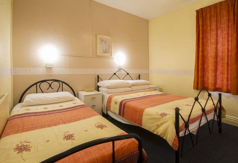 פנסיון Brooklands Over 50 S Only