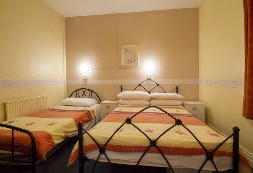 פנסיון Brooklands Over 50 S Only