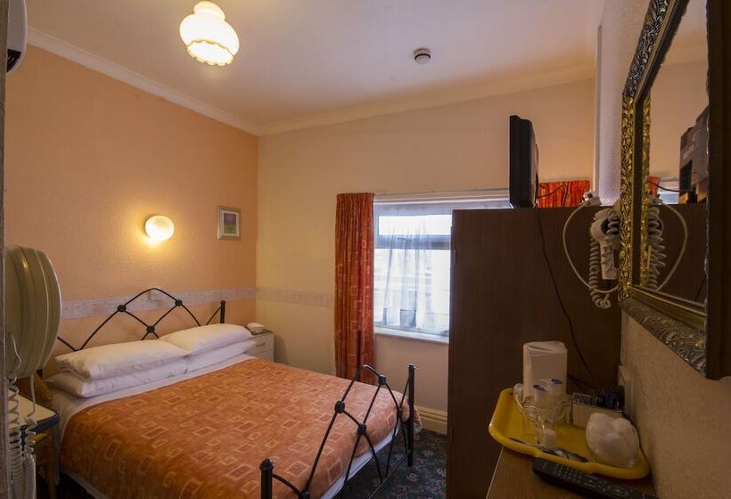 פנסיון Brooklands Over 50 S Only