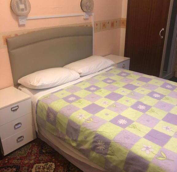 פנסיון Brooklands Over 50 S Only