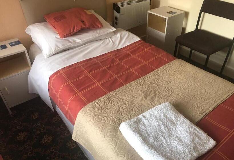 פנסיון Brooklands Over 50 S Only