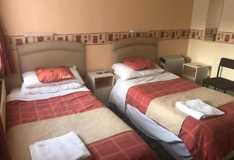 פנסיון Brooklands Over 50 S Only