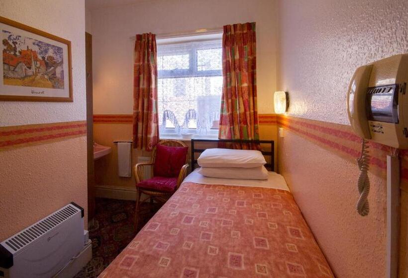 פנסיון Brooklands Over 50 S Only