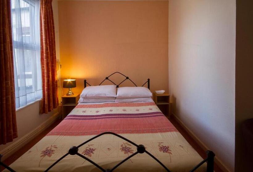 פנסיון Brooklands Over 50 S Only