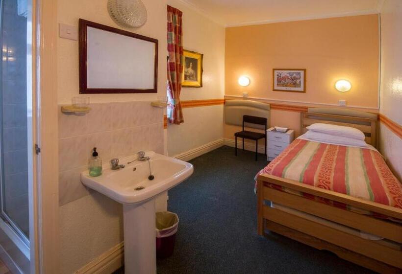 פנסיון Brooklands Over 50 S Only