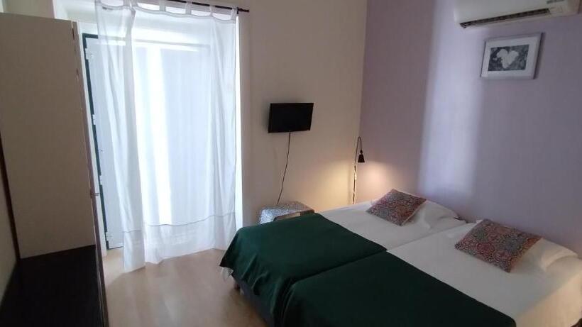 پانسیون Evora Inn