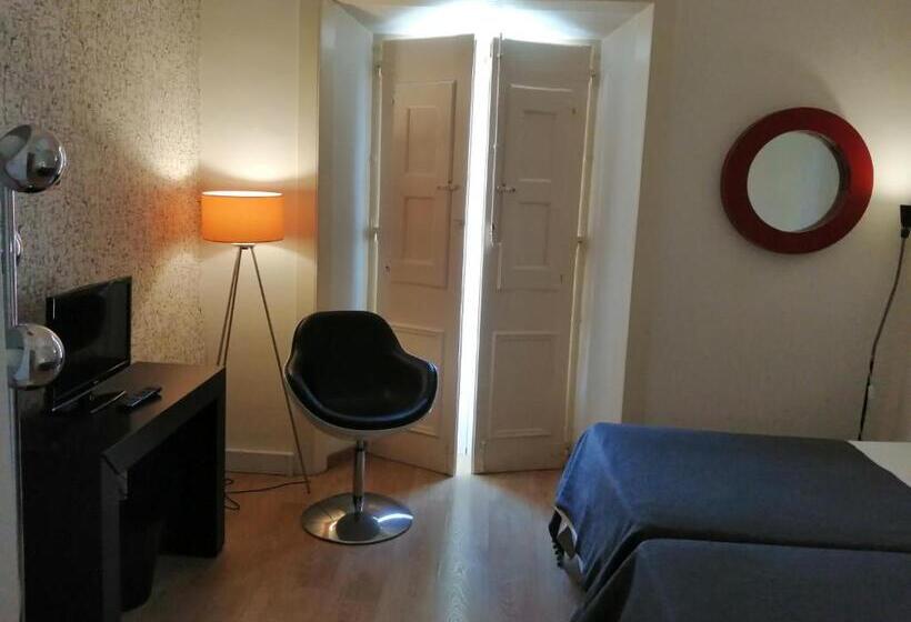 پانسیون Evora Inn