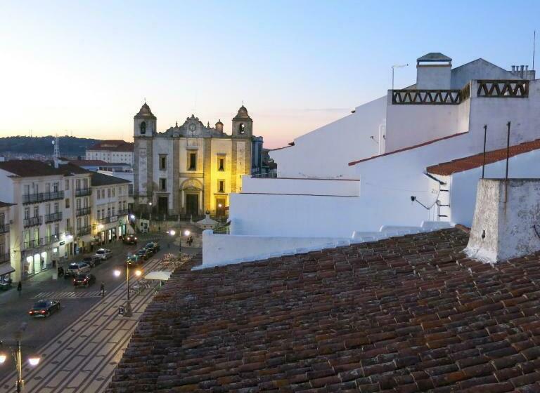 پانسیون Evora Inn