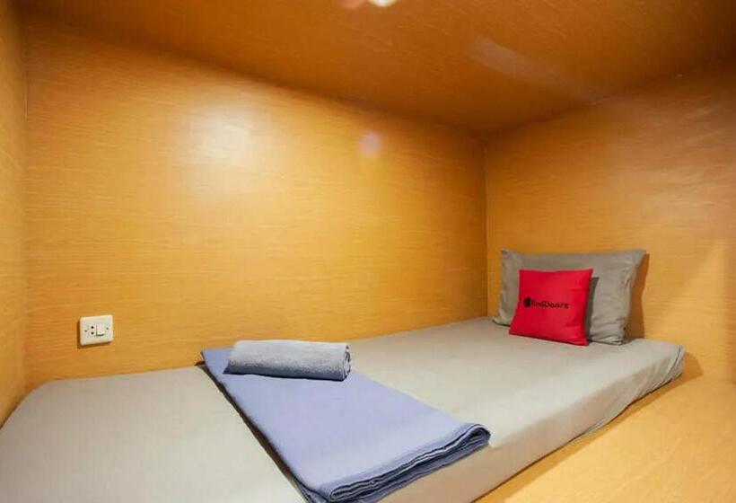 Пансион Reddoorz Hostel Near Taman Puring