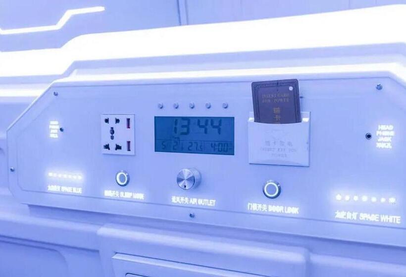 Пансион Reddoorz Hostel Near Taman Puring