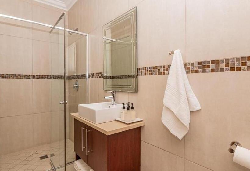 پانسیون Stone Olive