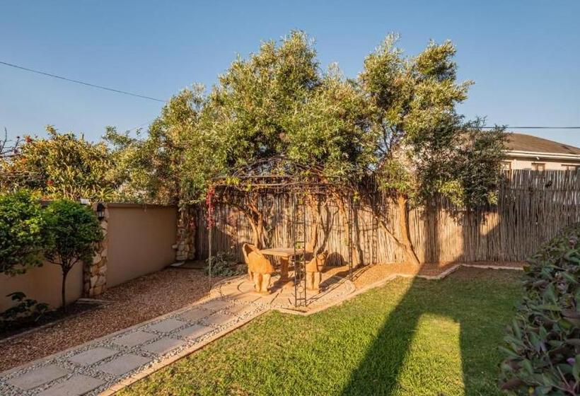 پانسیون Stone Olive