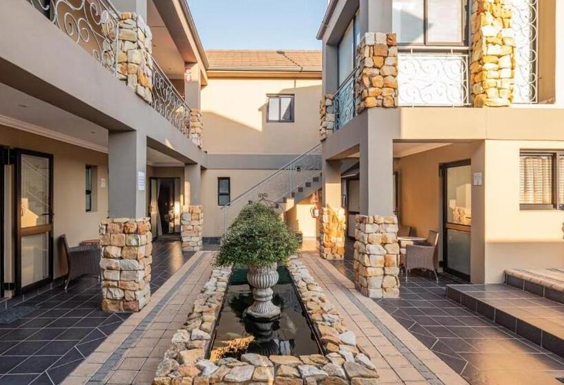 פנסיון Stone Olive