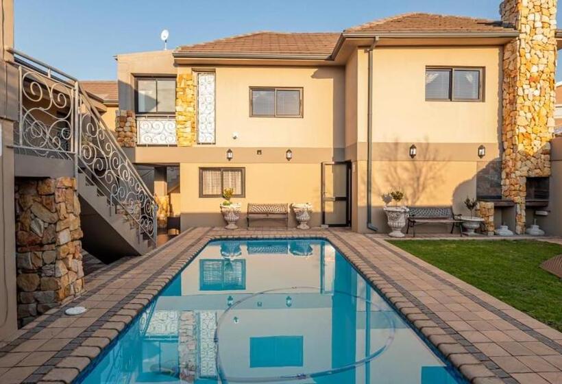 پانسیون Stone Olive