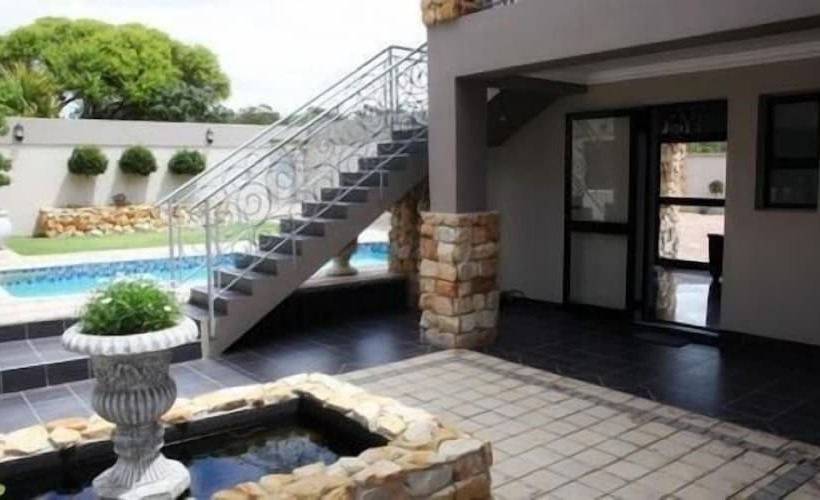 پانسیون Stone Olive