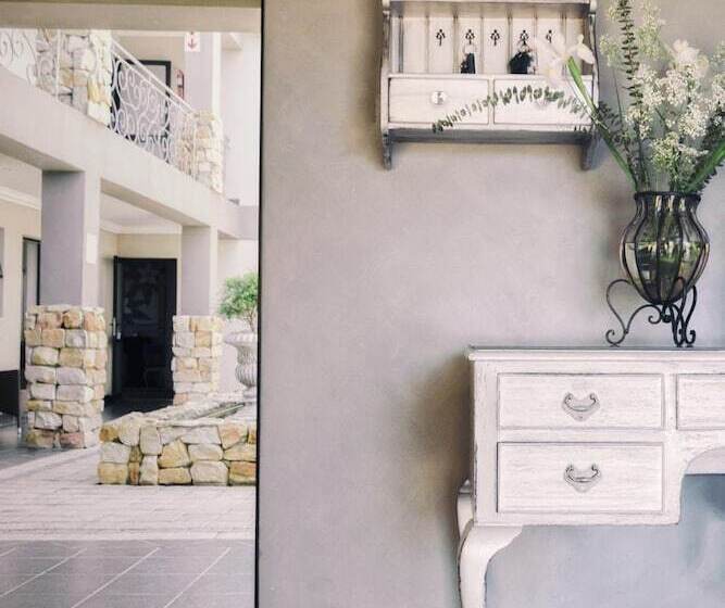 پانسیون Stone Olive