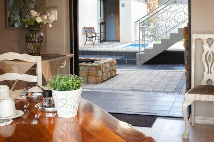 پانسیون Stone Olive