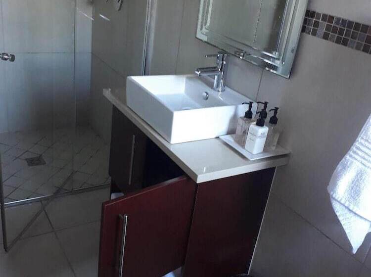 پانسیون Stone Olive