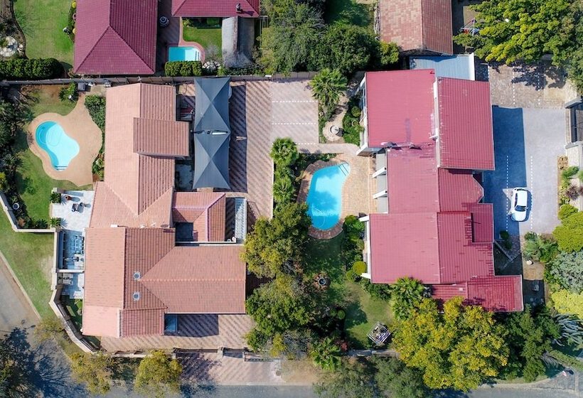 פנסיון Sunset Manor Guest House