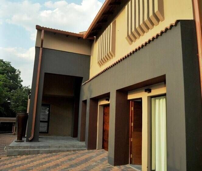 פנסיון Sunset Manor Guest House