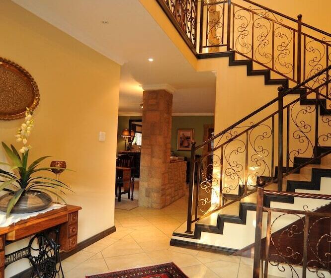 פנסיון Sunset Manor Guest House