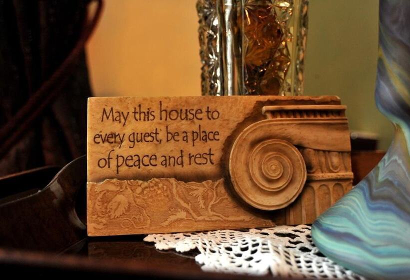 פנסיון Sunset Manor Guest House