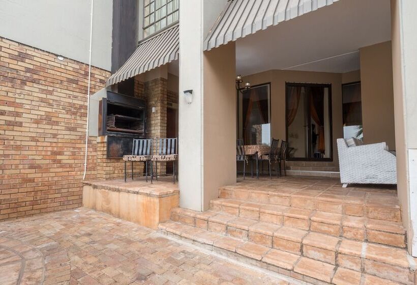 פנסיון Sunset Manor Guest House