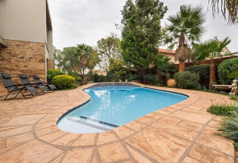 פנסיון Sunset Manor Guest House