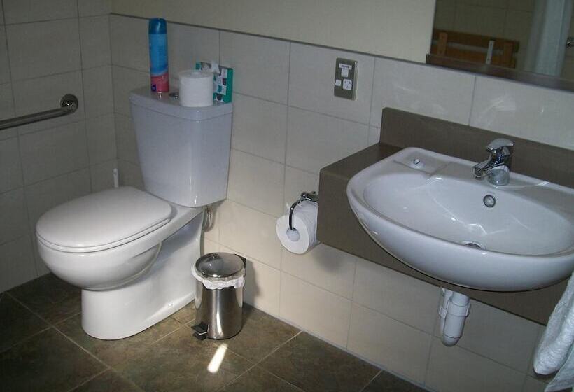 Sierra Motel And Apartments