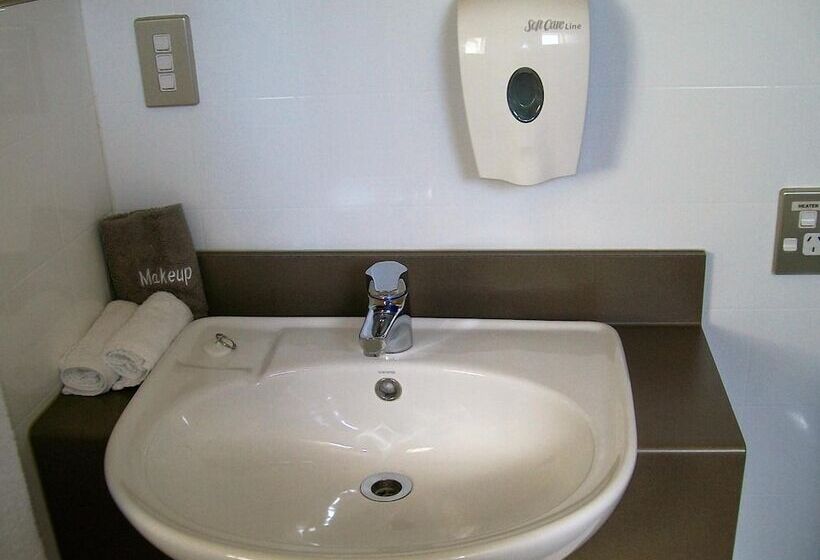 Sierra Motel And Apartments