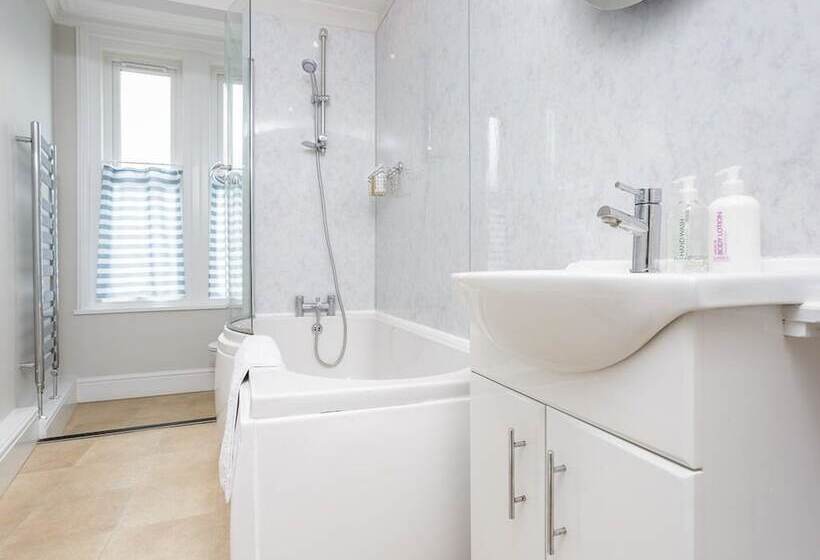 Stopover At Orchard Garden Apartment With Great Outdoor Space