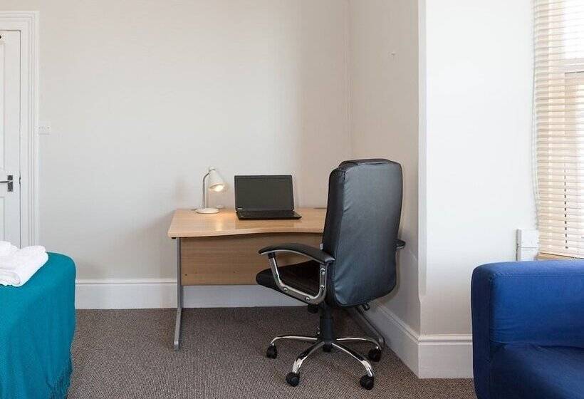 Stopover At Orchard Garden Apartment With Great Outdoor Space