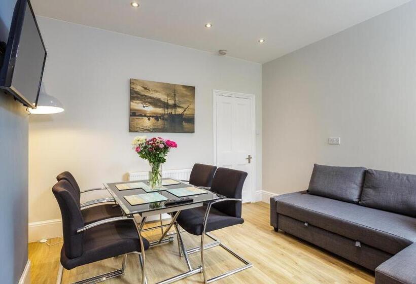 Stopover At Orchard Garden Apartment With Great Outdoor Space