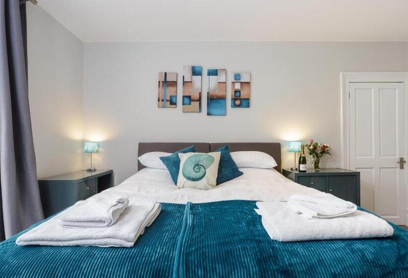 Stopover At Orchard Garden Apartment With Great Outdoor Space