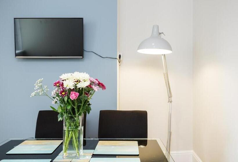 Stopover At Orchard Garden Apartment With Great Outdoor Space