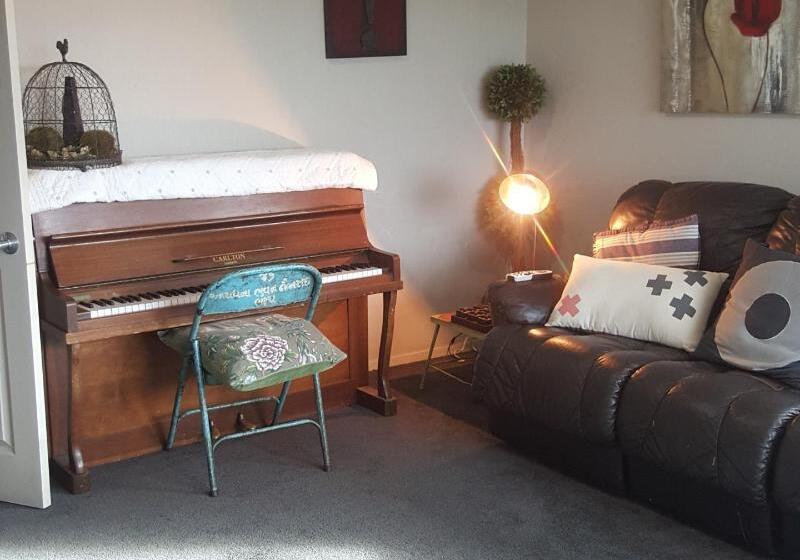 Waitomo Orchard Estate B&b