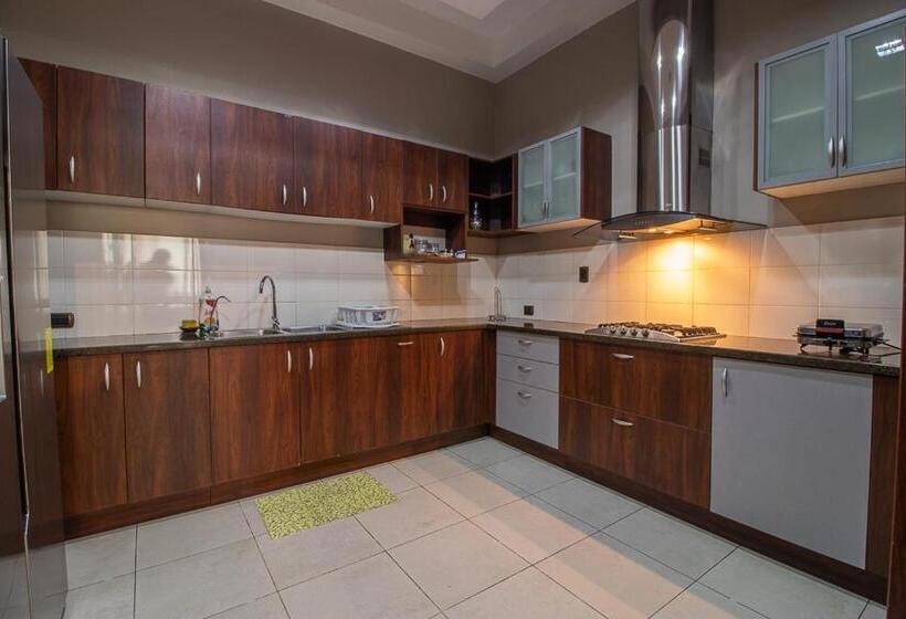 200 M2   Puerto Santa Ana   3 Habitaciones