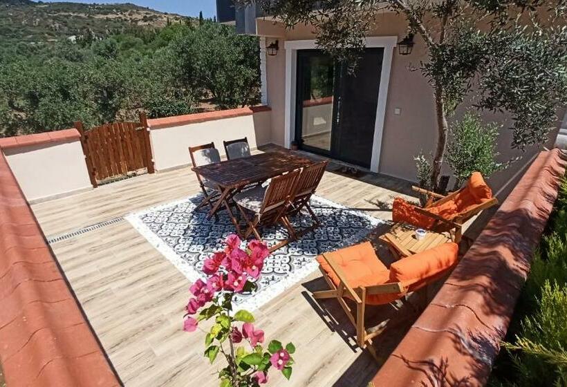 הוסטל Semiramis Urla Guesthouse
