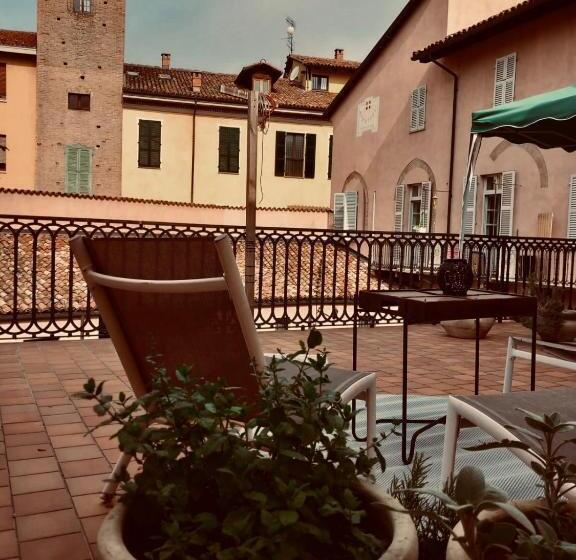 مبيت وإفطار La Meridiana D Alba