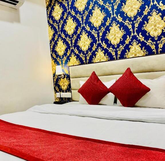 Blueberry Hotel Zirakpur A Family Hotel With Spacious And Hygenic Rooms