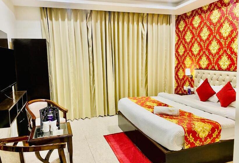 Blueberry Hotel Zirakpur A Family Hotel With Spacious And Hygenic Rooms