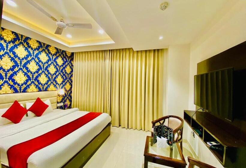 Blueberry Hotel Zirakpur A Family Hotel With Spacious And Hygenic Rooms