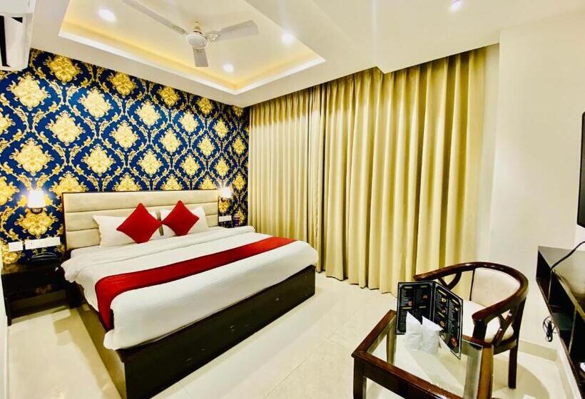 Blueberry Hotel Zirakpur A Family Hotel With Spacious And Hygenic Rooms