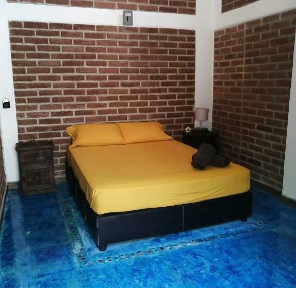 هتل کپسول Ave Fenix