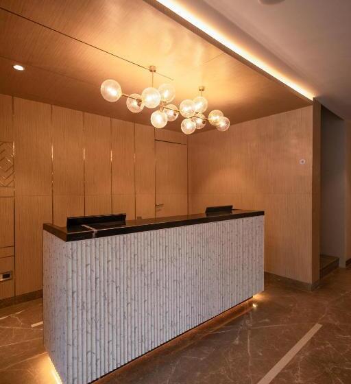 ホテル Golden Tulip Bhopal