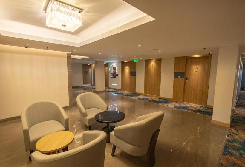 ホテル Golden Tulip Bhopal