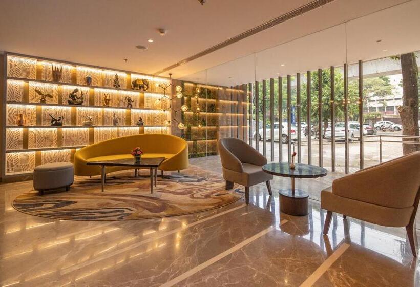 ホテル Golden Tulip Bhopal