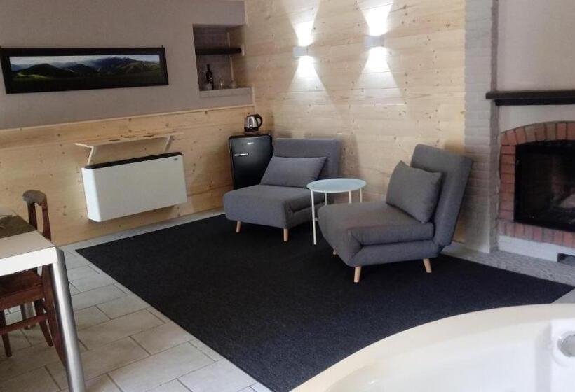 בית מלון כפרי Lagaressina Suite Anna   Jacuzzi & Spa