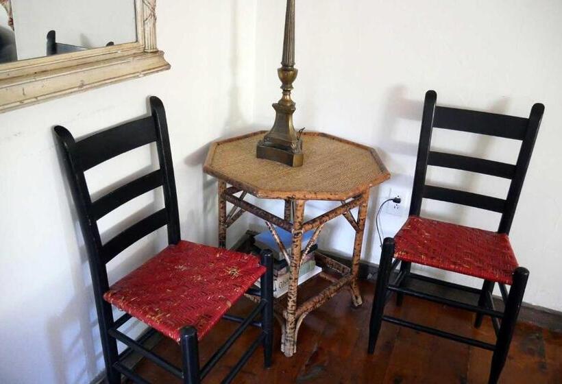 فندق Race Brook Lodge