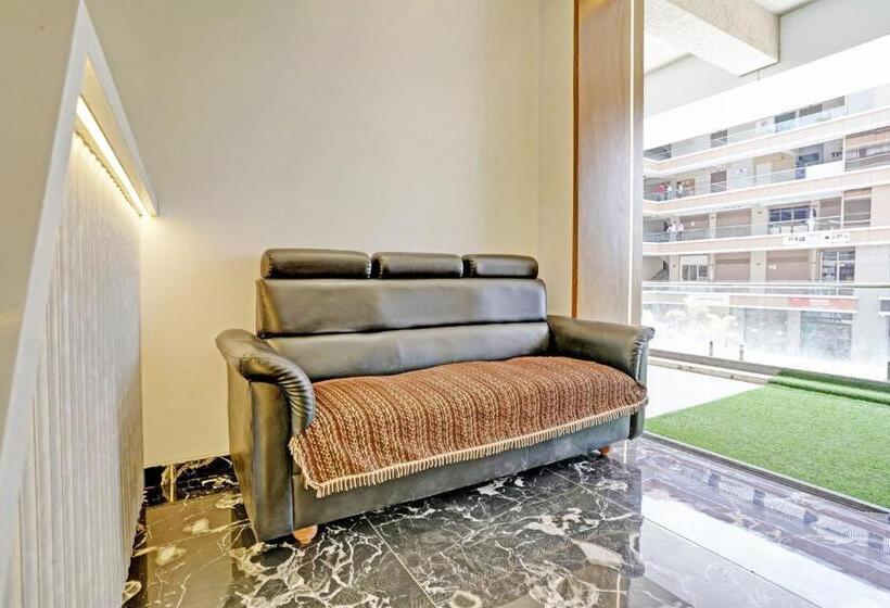 Oyo Flagship Hotel Laksh View